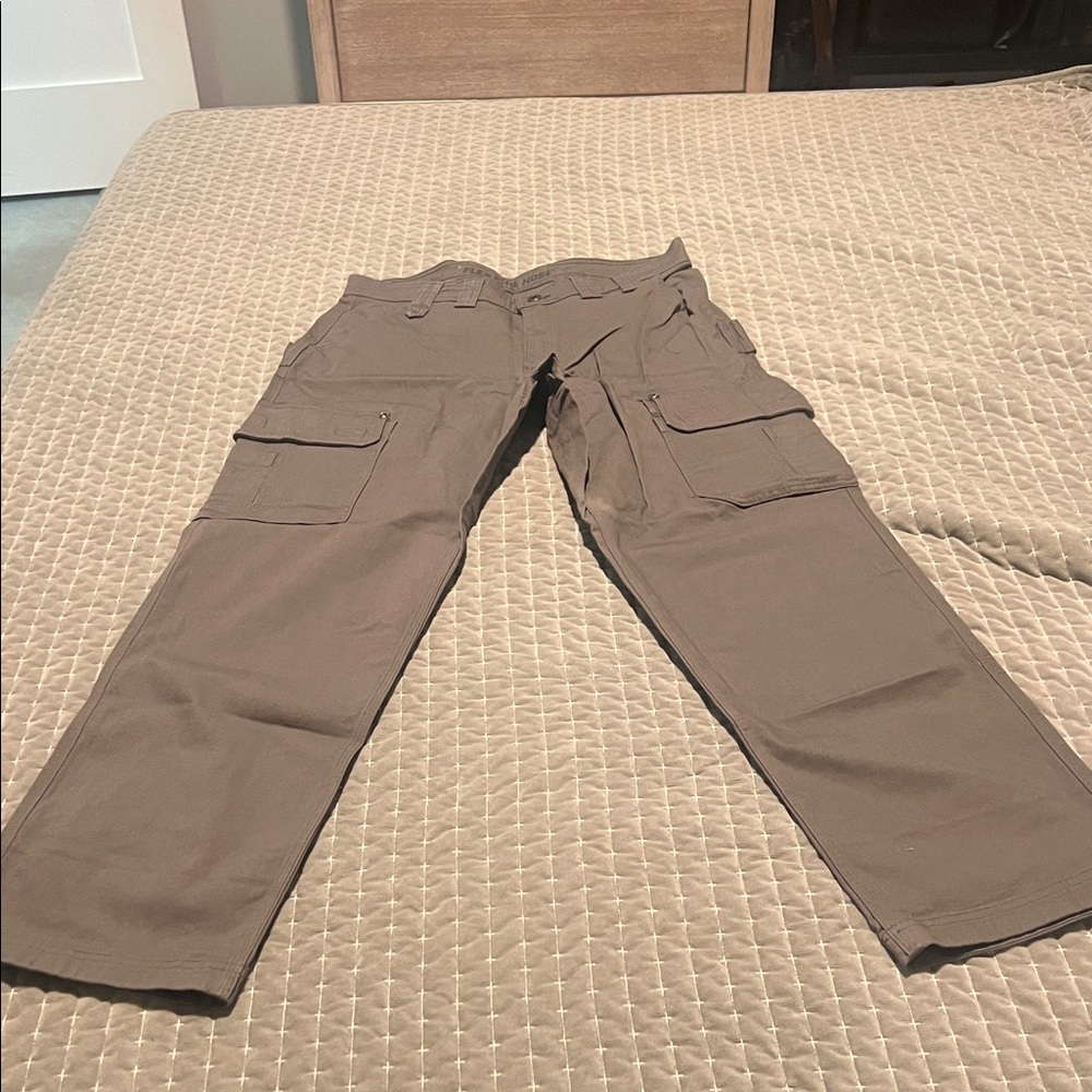 Duluth Trading Co Men's Gray Cargo Pants